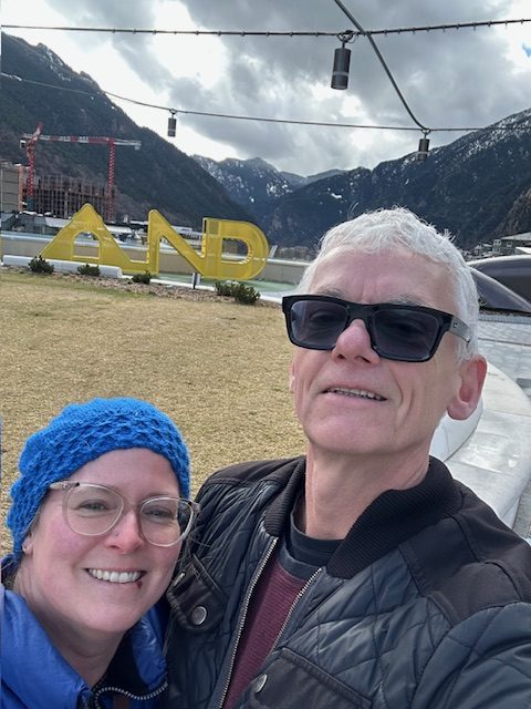 Selfie two people Andorra sign